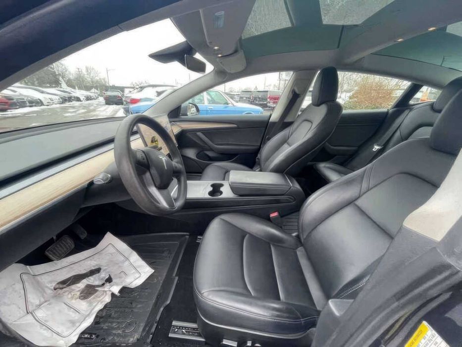 Tesla Model 3      2023