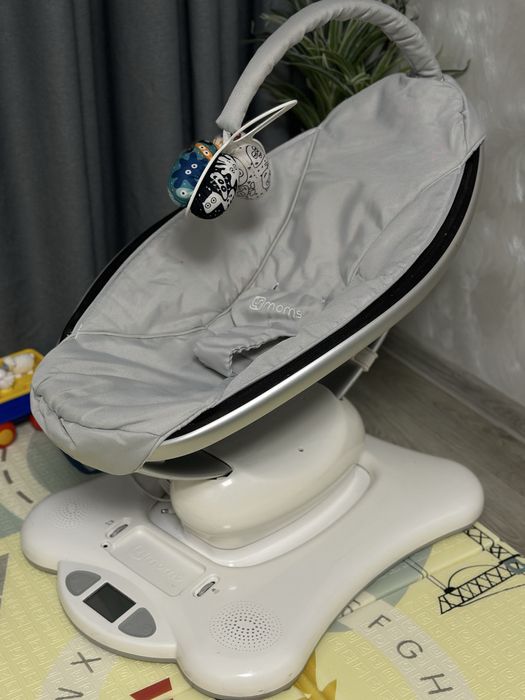 Заколисуючий/качеля  центр 4moms