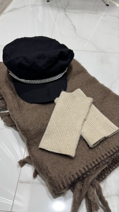 Шарф, рукавиці та кепка