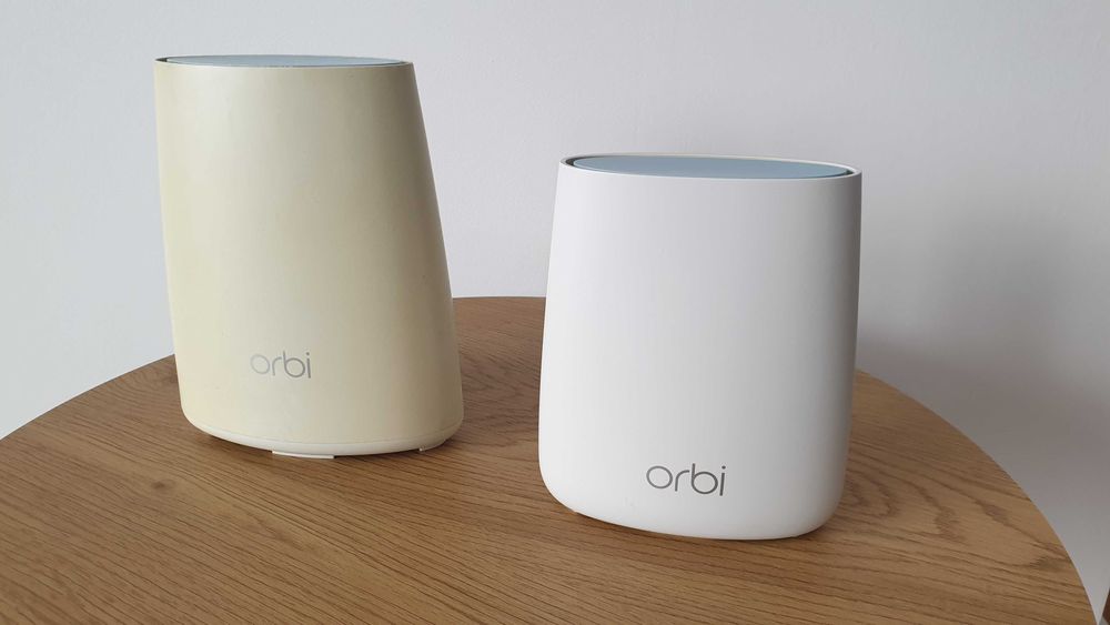 System Mesh Router Netgear Orbi RBS40 + satelita Netgear Orbi RBR20
