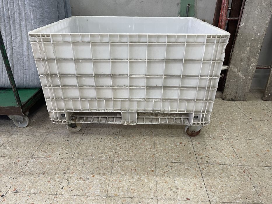 Carrinhos em plastico