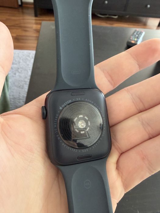 Apple Watch SE 3 44mm Cellular