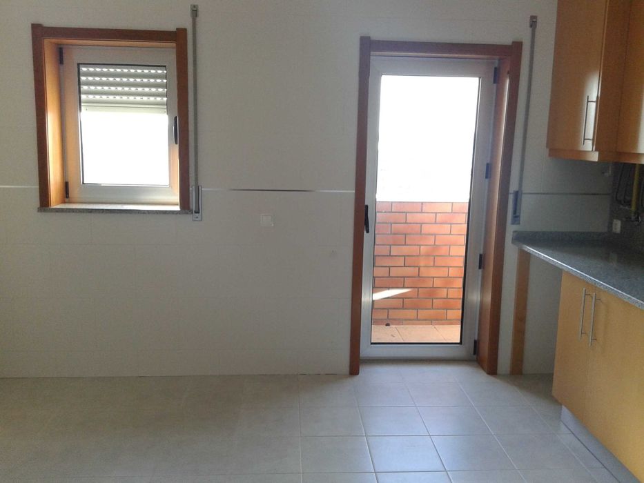 Arrendo Apartamento T2 Oliveira do Bairro