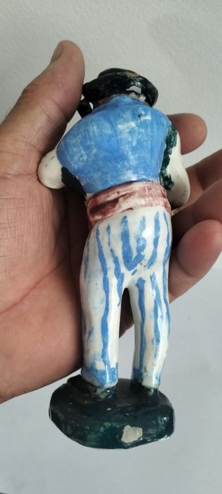 Figuras em faiança