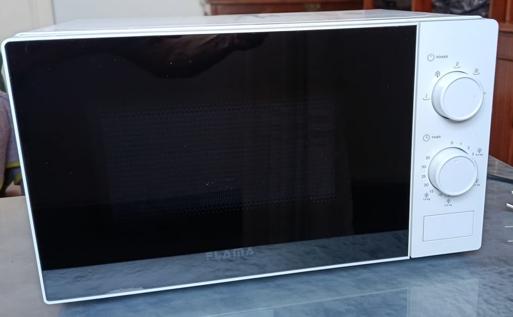 Micro-ondas FLAMA 1847FL (20 L - Sem Grill - Branco)