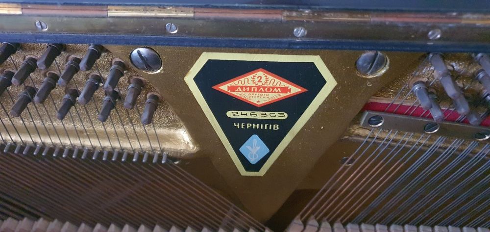 Подарю пианино самовывоз.