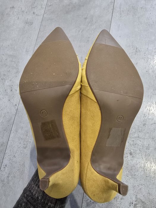 Nowe zółte 40 buty damskie czółenka pólbuty obcas
