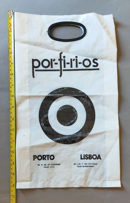 Saco da extinta loja dos Por-fi-ri-os