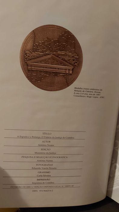 Livros sobre tribunais portugueses.