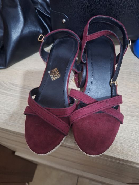 Buty na obcasie  39