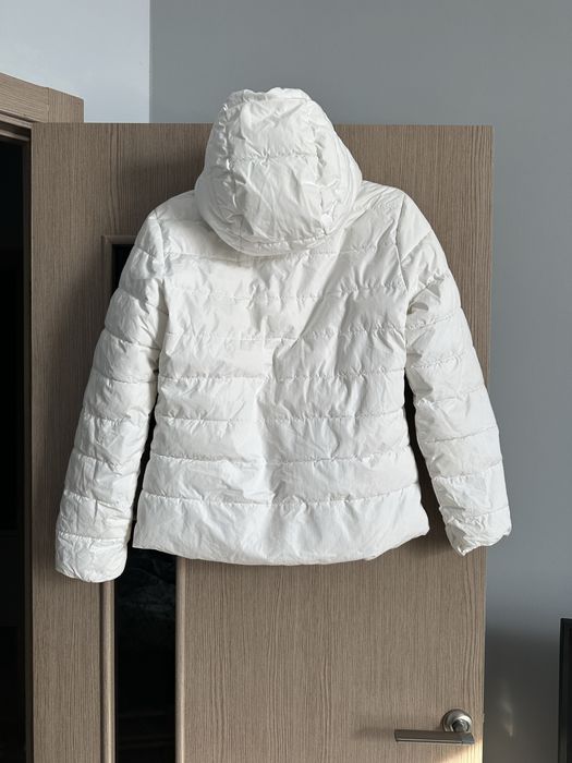 Теплая куртка белого цвета