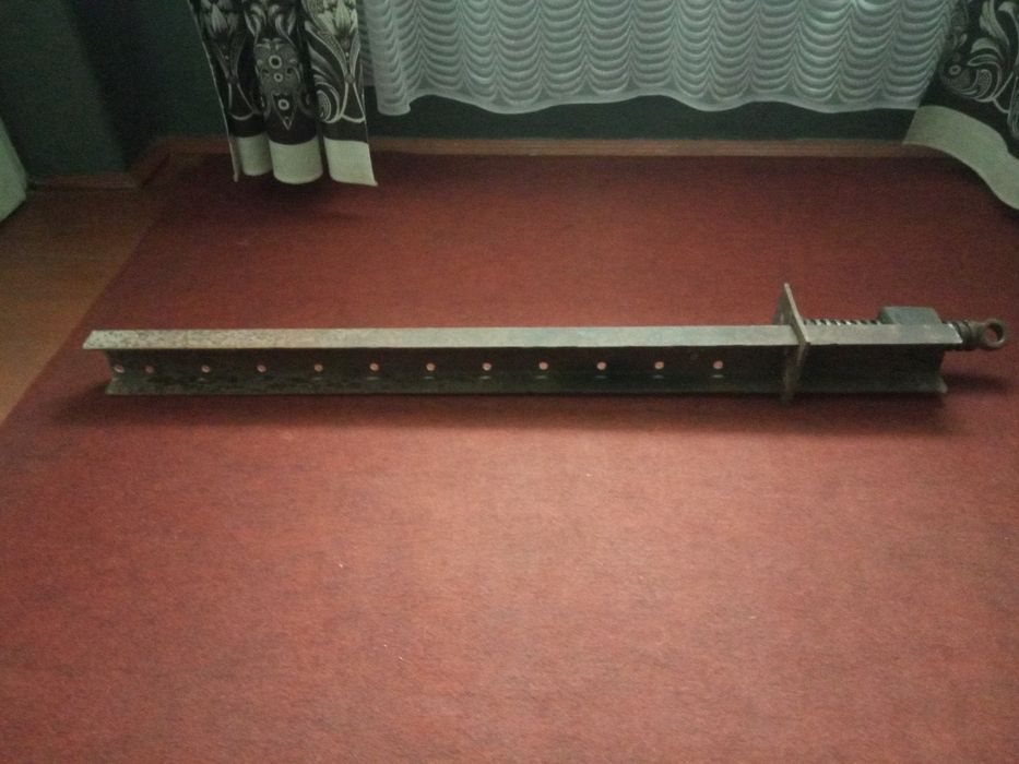 Затискач металу (лещата)