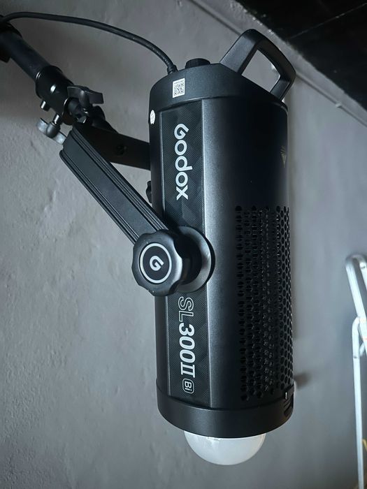 Luz LED Godox SL300II Bi (bi-color) — iluminação de estúdio