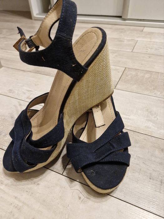 Sandałki na koturnie rozm 39