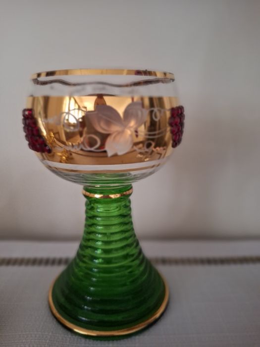 Kielich szklany zdobiony