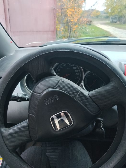 Машина Honda jazz