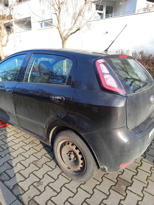 Syndyk sprzeda samochód osobowy Fiat Punto