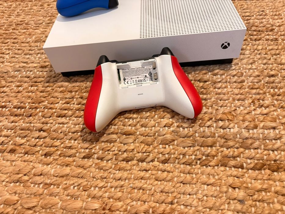 Xbox One S 1TB, Digital e 2 comandos