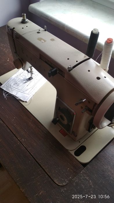 Stół do maszyny do szycia