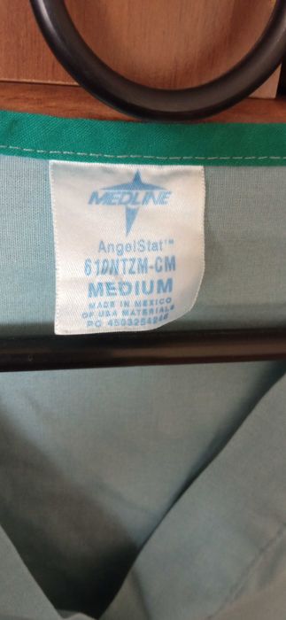 Медичні футболки. ( Дві блакитні, одна бірюзова.)