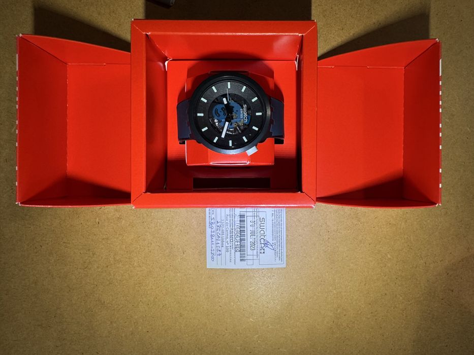 Swatch NIGHT TRIP (Swatch Pay)