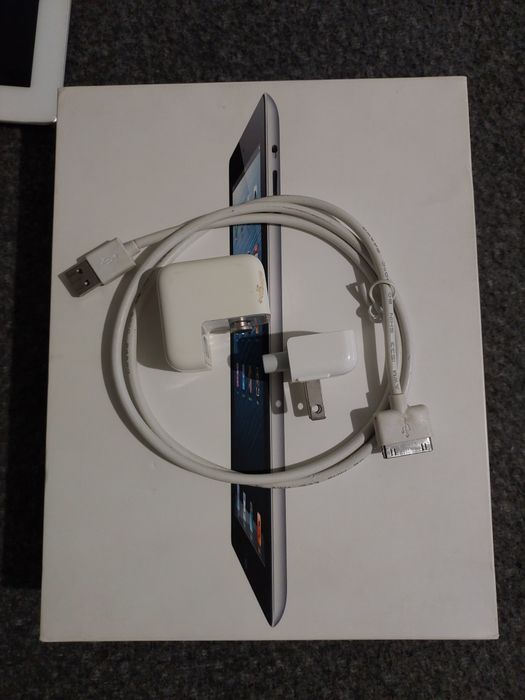 Lenovo Tab E10 + IPad A 1395