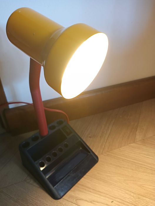 Lampa biurkowa z organizerem Massive gięta