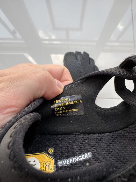 Босоніжки Vibram Fivefingers 38 нові без коробки