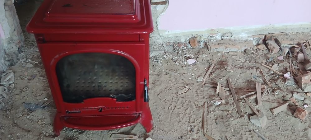 Piec żeliwny czerwony,,koza,,