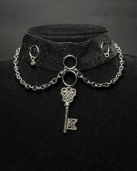 choker z kluczem