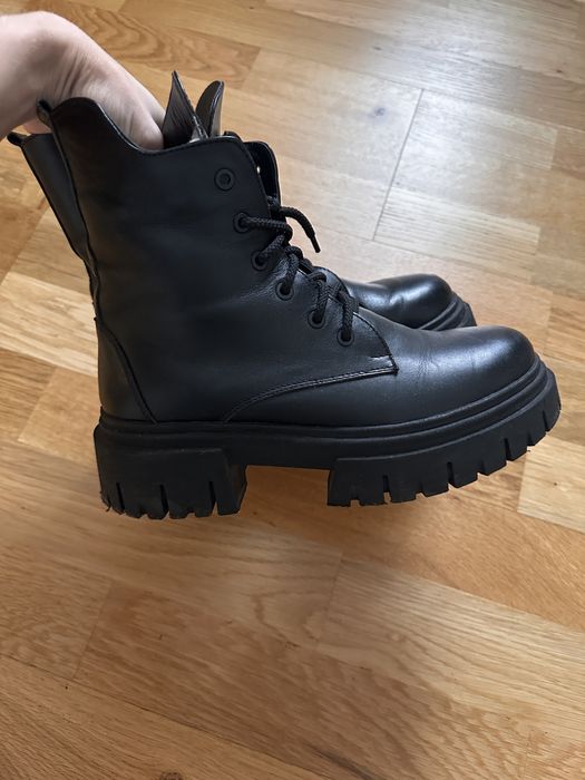 Czarne buty ręcznie robione na zamówienie