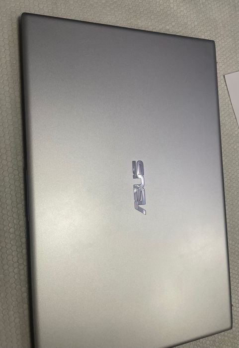 Portátil Asus F512D