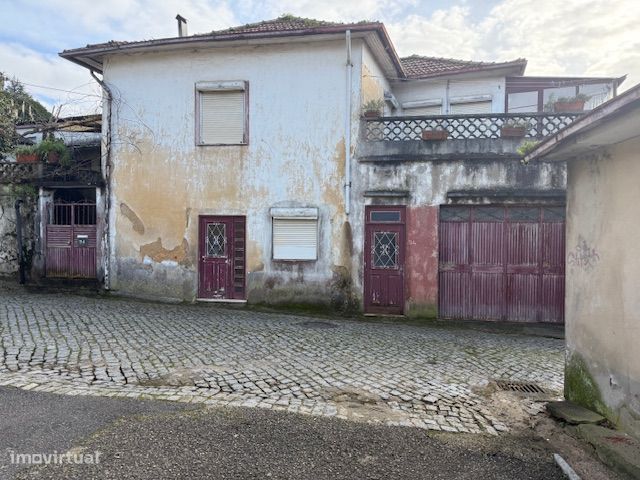 Moradia T3 junto ao Centro dos Carvalhos