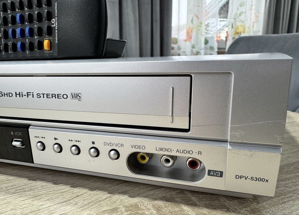 Targa DPV-5300X #Magnetowid VHS DVD #6HD #Hi-Fi Stereo #DivX #Pilot