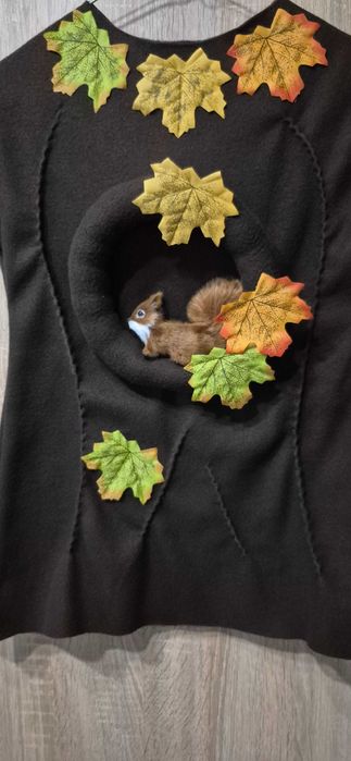 Pani Jesień strój przebranie drzewo z dziupla i wiewiórką