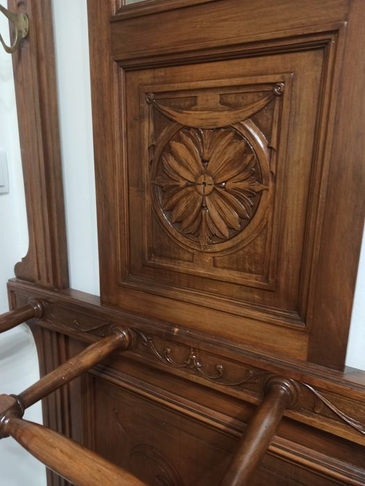 Móvel bengaleiro de entrada. Vários cabides. Vintage. Recuperado.