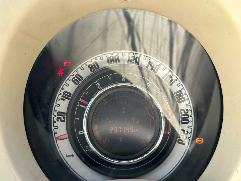 FIAT 500 Hatchback 1.3 D Multijet 75 cv de 2009 Salvado