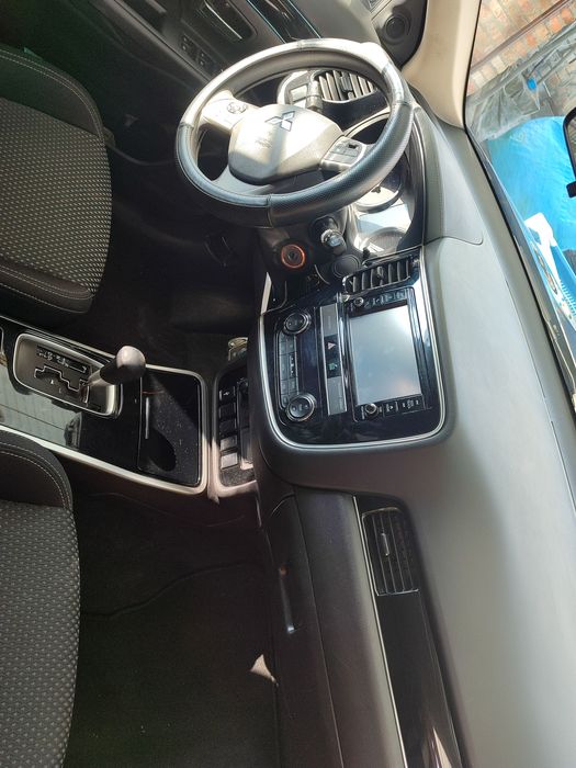 Митсубиси отлендер