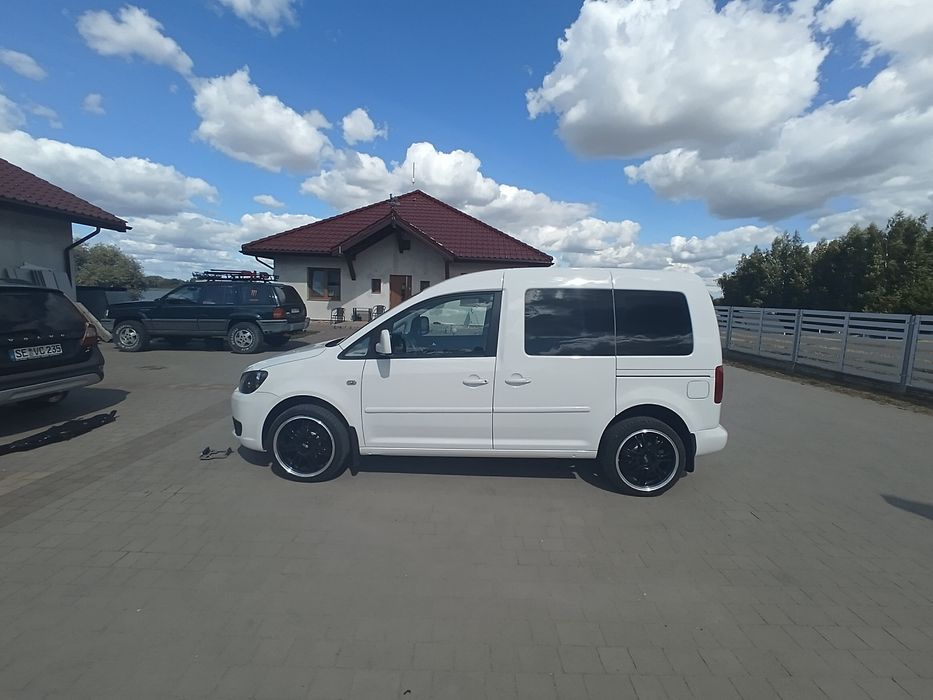 VW Caddy 3  2013rok 1.6 tdi hak holowniczy