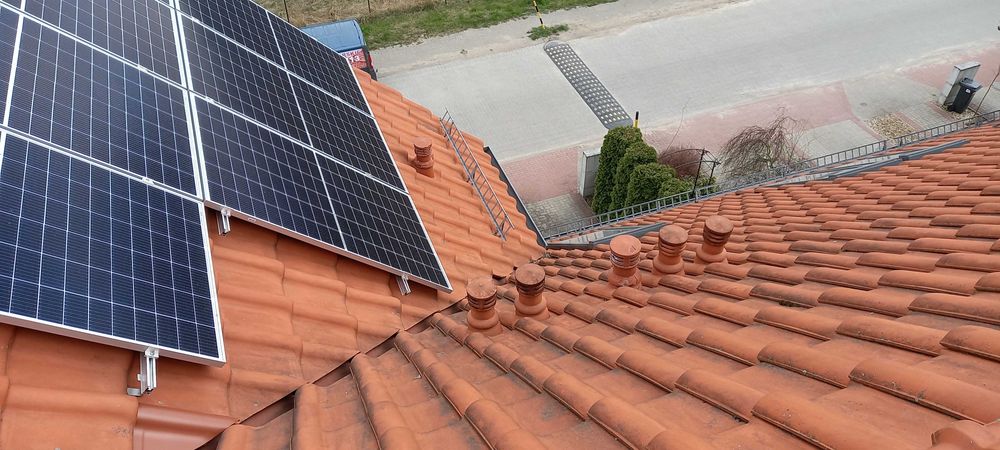 Dekarz Usługi dekarskie Pokrycia dachowe