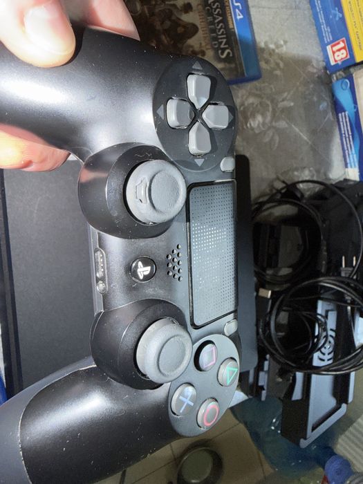 Продам Sony PlayStation 4 Slim 1TB+12дисків+2 геймпада