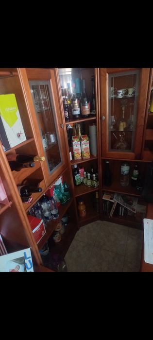Bar de canto em madeira maciça