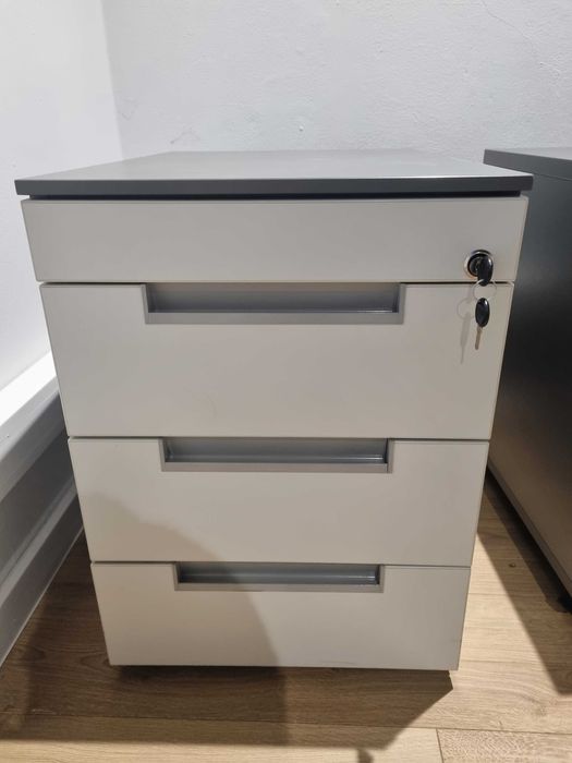 Kontenerek biurowy Mebelux z piórnikiem – jak nowy!