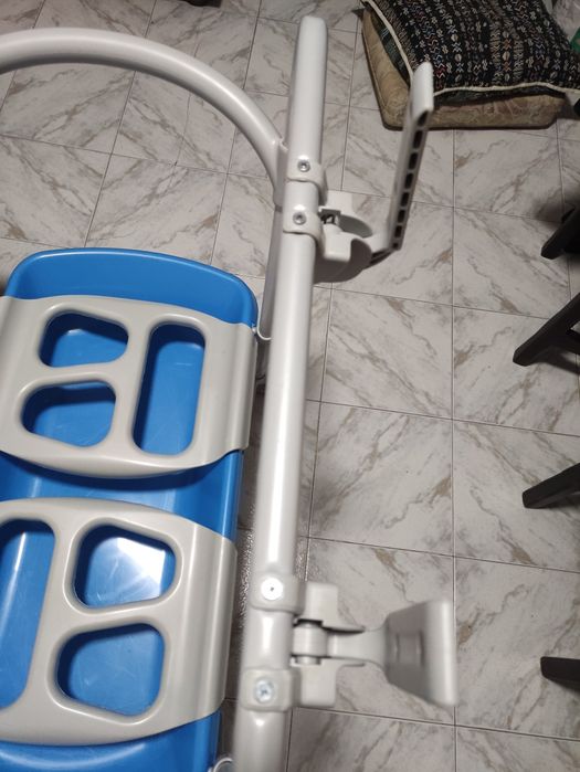 Vendo banheira de bebé com móvel de rodas