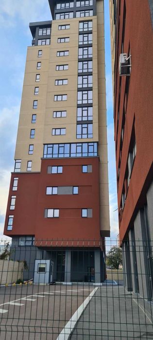 Продам 3х комнатную квартиру 93 м2  ЖК Кристалл