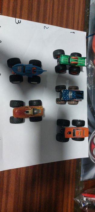 Carrinhos Monster Truck   escala 1/64
