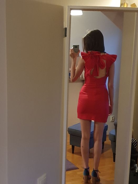 Różowa elegancka sukienka Zara