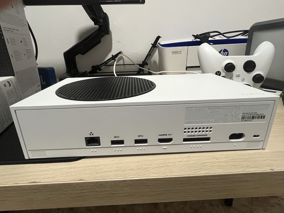 Xbox serie S + 2 comandos + monitor