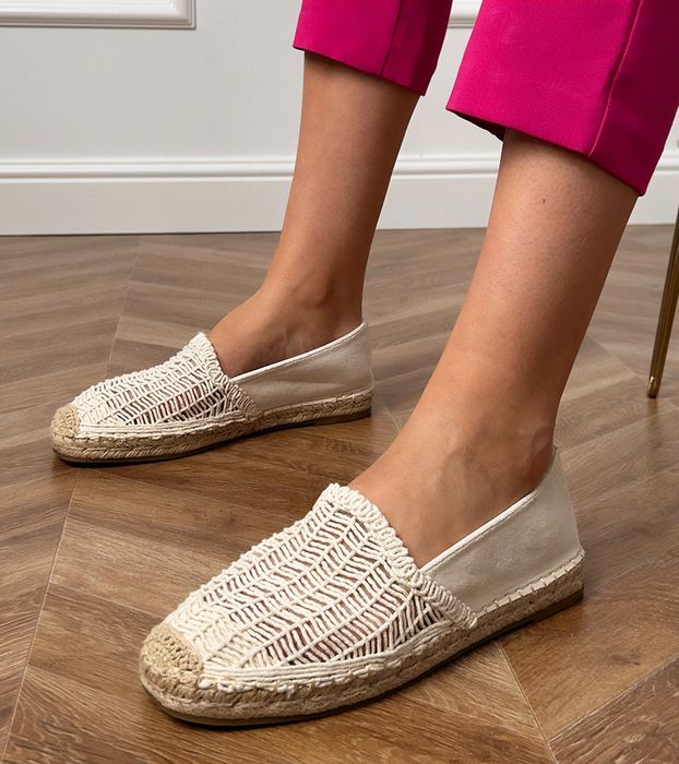 Beżowe espadryle ażurowe na platformie Plevis