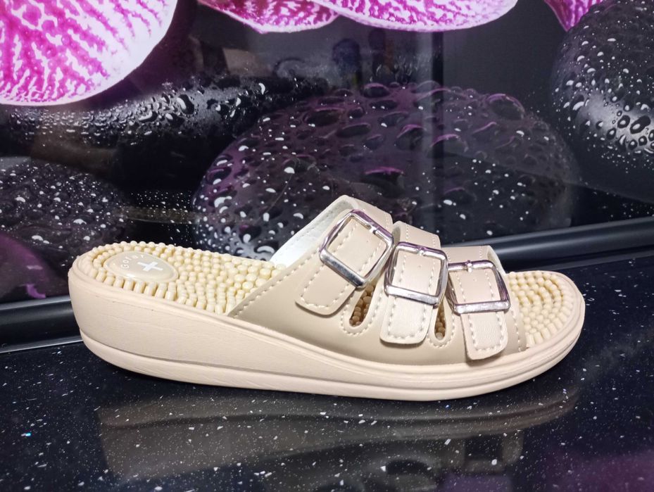 nr. 41 fakirki klapki zdrowotne z kolcami damskie beżowe